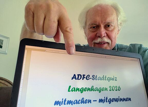 "Mitmachen - mitgewinnen": ＡＤＦＣ Langenhagen-Sprecher Dr. Reinhard Spörer (Bild) hat die 12 + 1 Fragen des Stadtquiz 2016 zusammen mit Heiko Niedziella entwickelt.  
