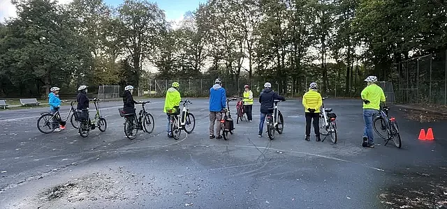 E-Bike-Radfahr-Kurs 1von 2: Zuhôren, verstehen, üben, anwenden