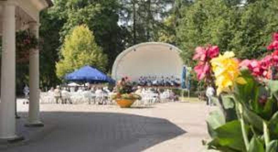 Zentraler Veranstaltungsort im historischen Kurpark Bad Meinberg Zentraler Veranstaltungsort im historischen Kurpark Bad Meinberg