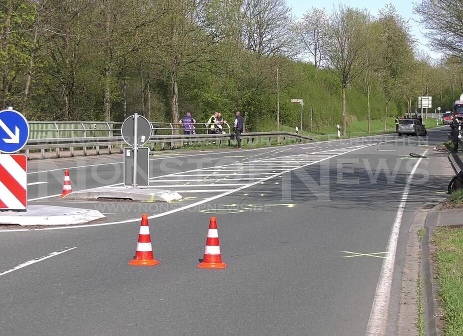 Schieder Nessenberg - Unfallaufnahme Polizei Unfallaufnahme durch die Polizei bei der Querung Radweg