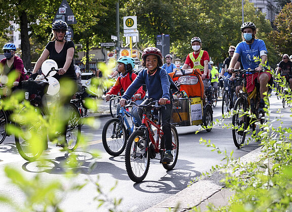 ADFC e.V. Demo Eltern und Kinder für mehr Plazt in der Stadt