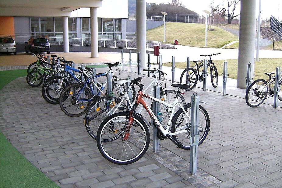 Praxisbeispiel Fahrradbügel Praxisbeispiel Einzelbügel Fahrradabstellanlage