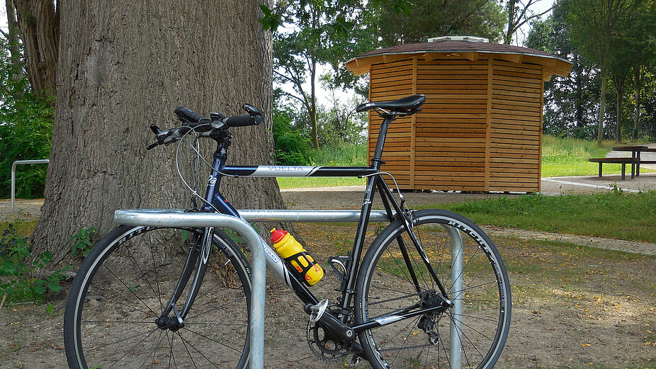 Lippische Alleenstraße Radgenuß - Rastplatz Retzen Lippische Alleenstraße Radgenuß - Rastplatz Retzen