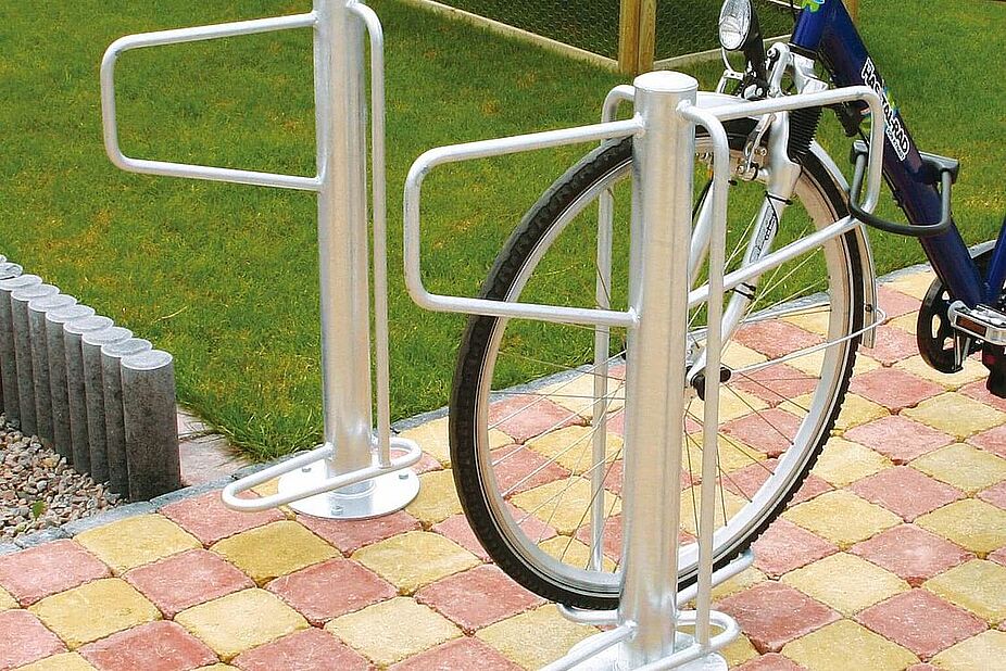 Detaillösung Abstellanlage Pfosten mit 2 Räder ADFC e.V. Muster eines Einzel-Fahrrad-Abstellbügels