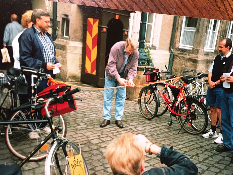 1993 Eröffnung der lippischen Schlösser Radroute durch Landrat Pohl mit Beteiligung des ADFC 1993 Eröffnung der lippischen Schlösser Radroute durch Landrat Pohl mit Beteiligung des ADFC