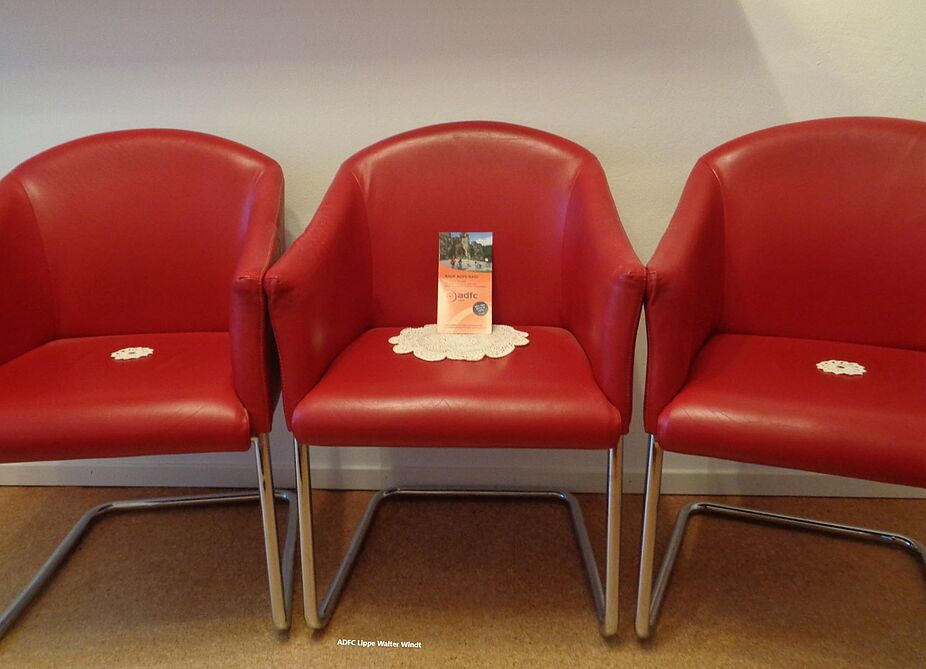 ADFC KV Lippe e.V. Symbolbild leere Stühle im erweiterten Vorstand Demokratie lebt vom mitmachen -- wir suchen Aktive - leere Stühle