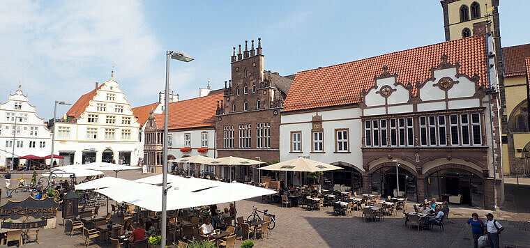 Historisches Rathaus mit Marktplatz Lemgo