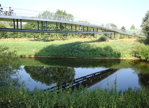 Bad Qeynhausen - Fußgänger- und Radler-Brücke über die Werre an der Einmündung in die Weser  