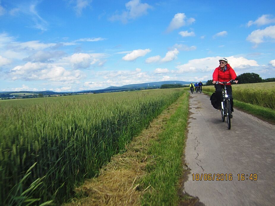 ADFC Lippe radeln auf kleinen Wegen abseits des Verkehrs ADFC Lippe, geführte Radtour durch das ruhige Bauernland
